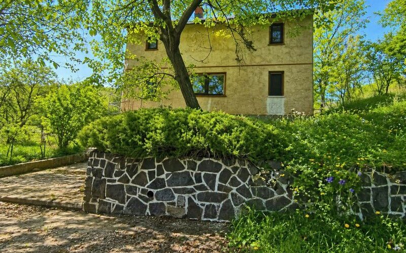 Vanzare vila Breaza Nistoresti teren 1910 mp mobilat utilat – fotografia principală